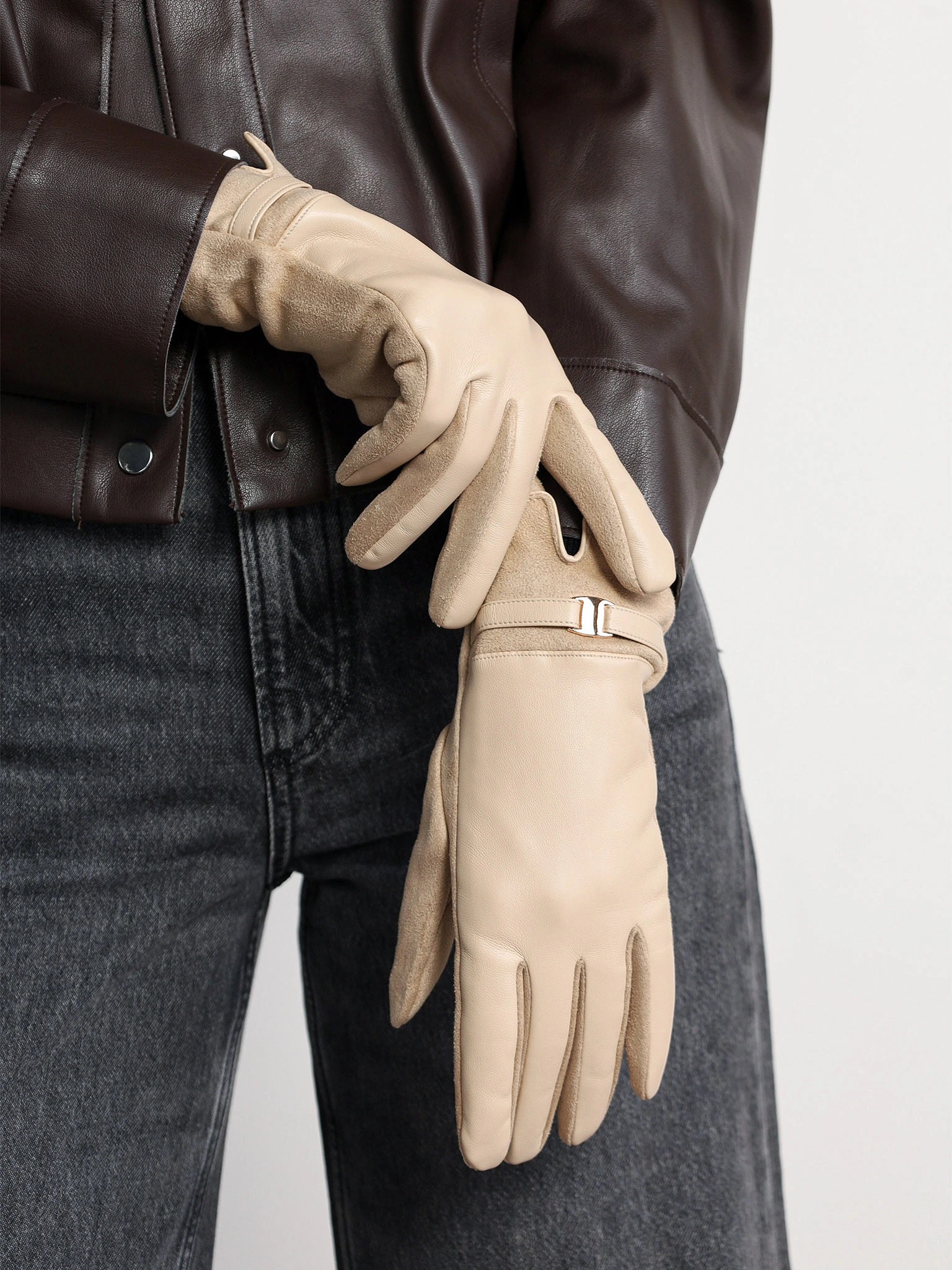 Перчатки комбинированные с декоративной пряжкой в ассортименте